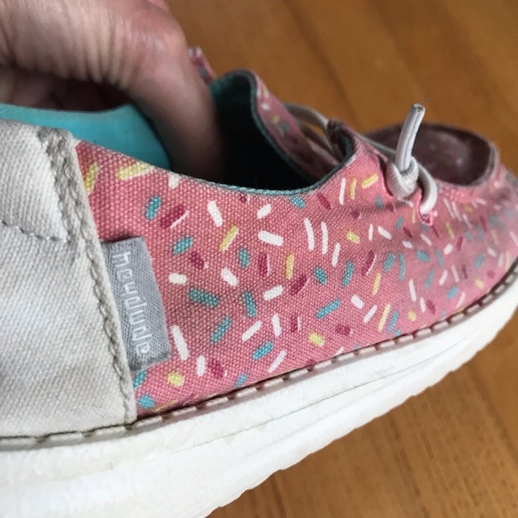 Hey Dude Wendy colorful sneakers shoes youth Y2-L3 pink sprinkles girls size 2 - Picture 10 of 11